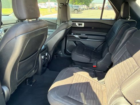 Used 2020 Ford Explorer XLT AWD/4WD image 13