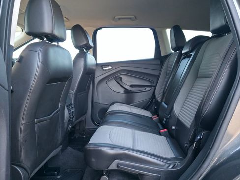 Used 2017 Ford Escape SE w/ SE Sport Appearance Package image 18