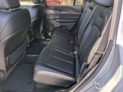 New 2025 Jeep Grand Cherokee Limited image 30