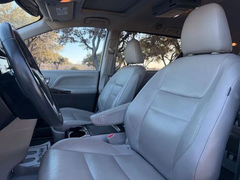 Used 2020 Toyota Sienna XLE image 13