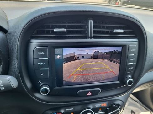 Used 2023 Kia Soul LX w/ LX Technology Package FWD image 16