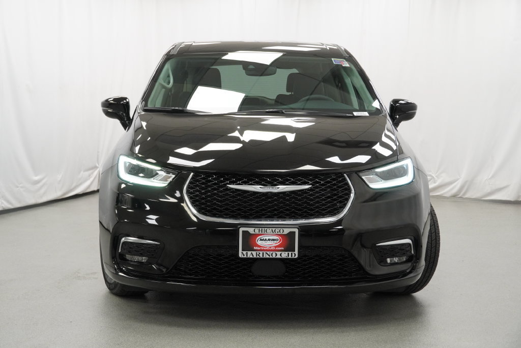 Certified 2024 Chrysler Pacifica Touring-L FWD image 16