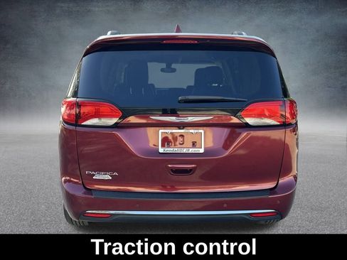 Certified 2020 Chrysler Pacifica Touring-L image 7