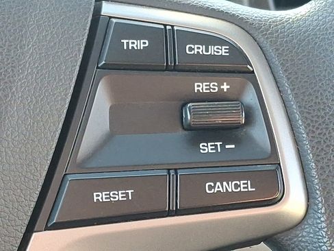 Used 2017 Hyundai Elantra SE image 21