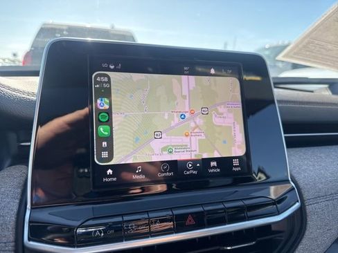 Used 2025 Jeep Compass Latitude w/ Sun & Sound Group image 3