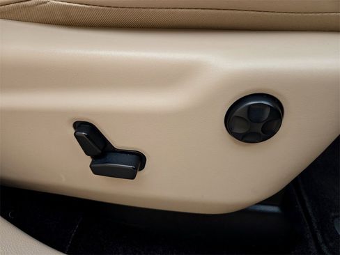 Used 2017 Jeep Grand Cherokee Limited image 28