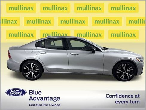 Used 2025 Volvo S60 B5 Core AWD/4WD image 2