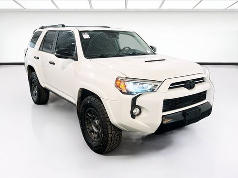 Used 2020 Toyota 4Runner Venture w/ Moonroof Package AWD/4WD image 3