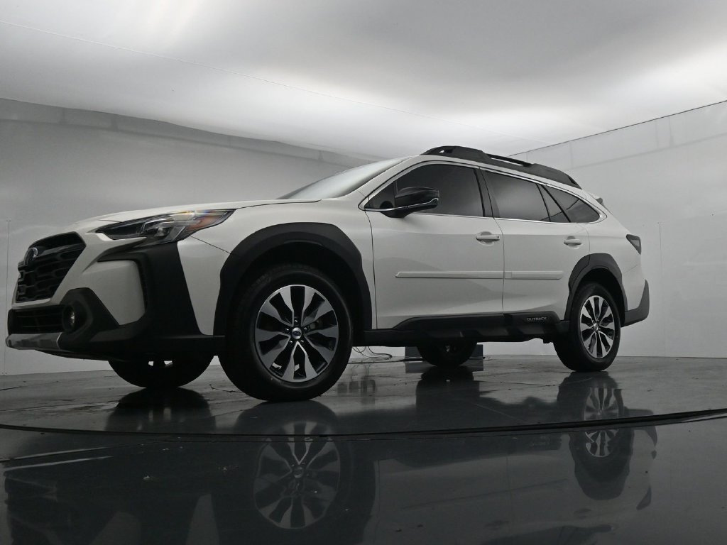 Used 2025 Subaru Outback Limited AWD/4WD image 37