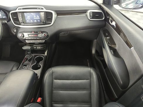 Used 2019 Kia Sorento EX image 16