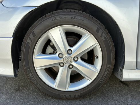 Used 2011 Toyota Camry SE w/ SE Extra-Value Pkg #1 FWD image 64