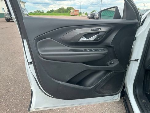 Used 2023 GMC Terrain SLT AWD/4WD image 11