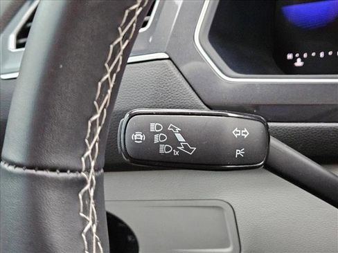 Used 2024 Volkswagen Tiguan SE image 26