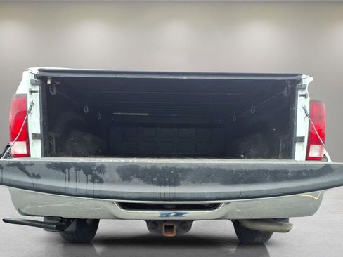 Used 2018 RAM 1500 Classic SLT AWD/4WD image 4