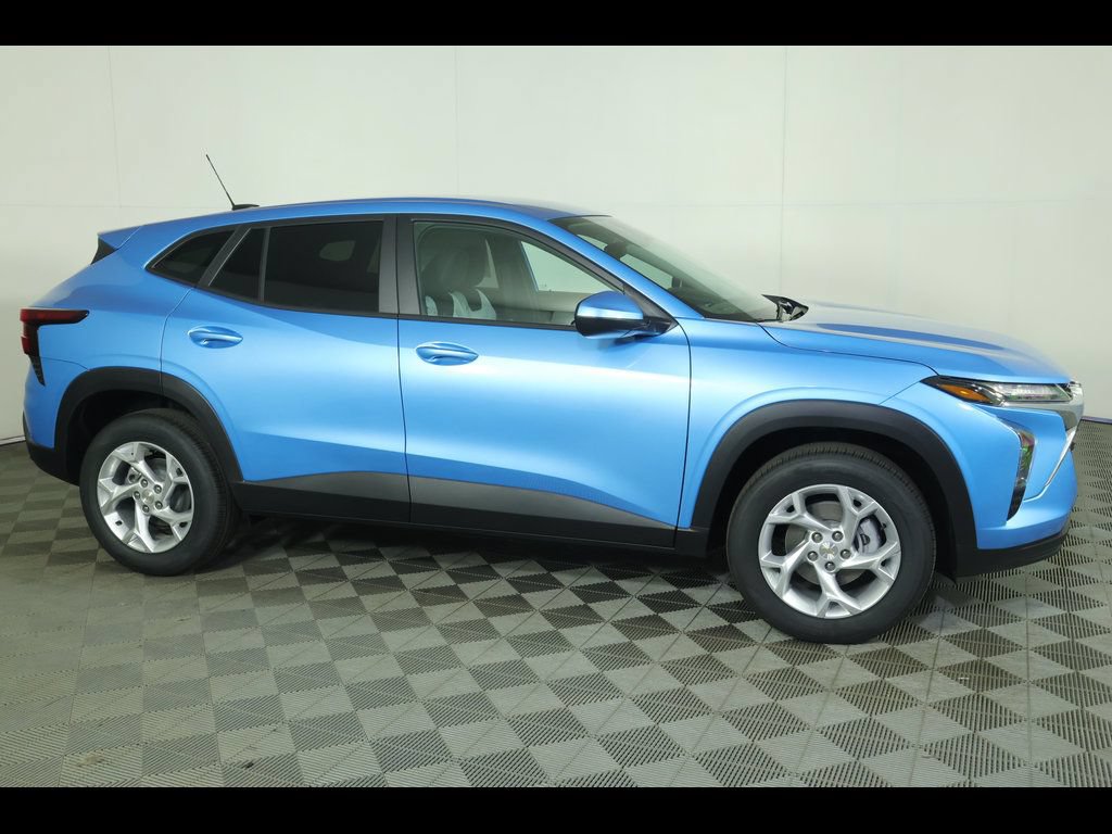 New 2026 Chevrolet Trax LS w/ LS Convenience Package FWD image 5