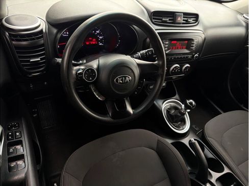 Used 2016 Kia Soul FWD image 2