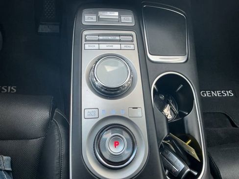 Used 2025 Genesis GV70 2.5T AWD/4WD image 13