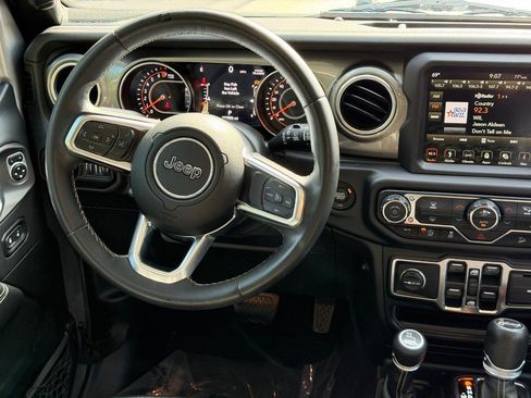 Used 2019 Jeep Wrangler Unlimited Sahara w/ Uconnect 4C Nav & Sound Group AWD/4WD image 12