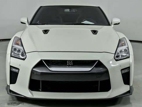 Used 2019 Nissan GT-R Premium AWD/4WD image 5