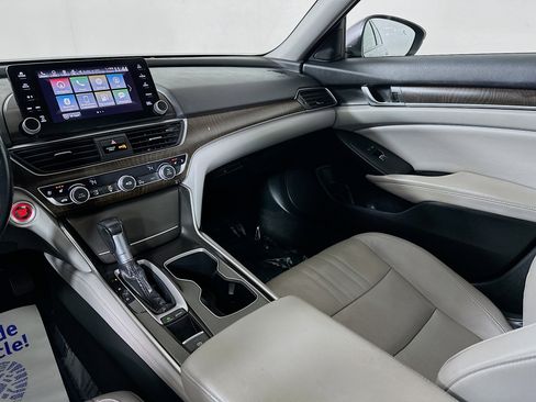 Used 2018 Honda Accord Touring image 23