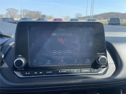 Used 2025 Nissan Rogue SV AWD/4WD image 19