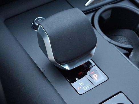 New 2026 Land Rover Discovery Limited Edition image 12