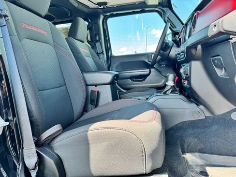 Used 2023 Jeep Gladiator Rubicon w/ Cold Weather Group AWD/4WD image 12