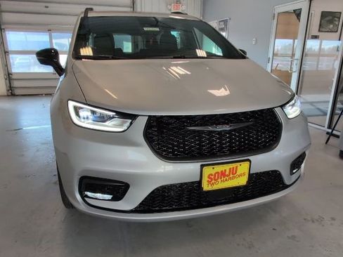 New 2026 Chrysler Pacifica Select w/ S Appearance Package AWD/4WD image 36
