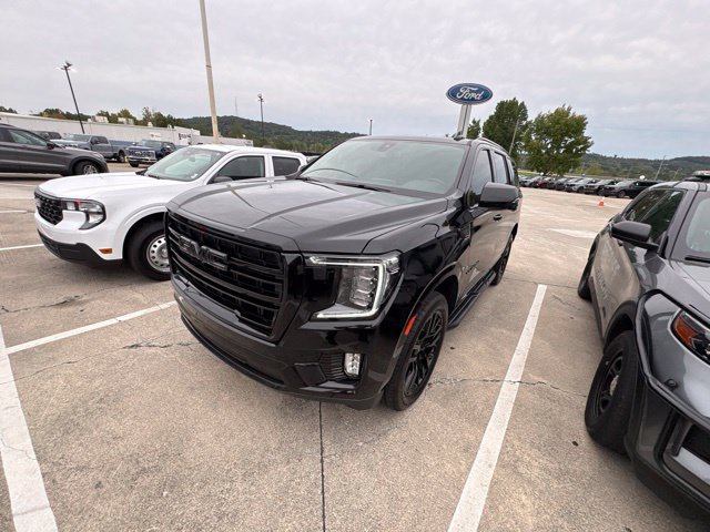 Used 2021 GMC Yukon SLT w/ SLT Premium Package AWD/4WD image 4