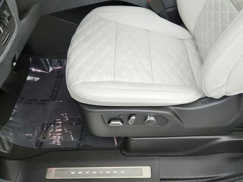 Used 2026 Cadillac Escalade Platinum Sport AWD/4WD image 35