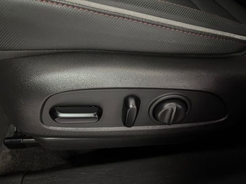 Used 2022 Chevrolet TrailBlazer RS w/ Technology Package FWD image 9