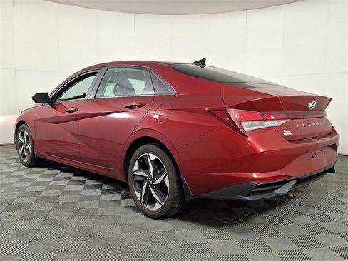 Used 2023 Hyundai Elantra SEL w/ Convenience Package image 7