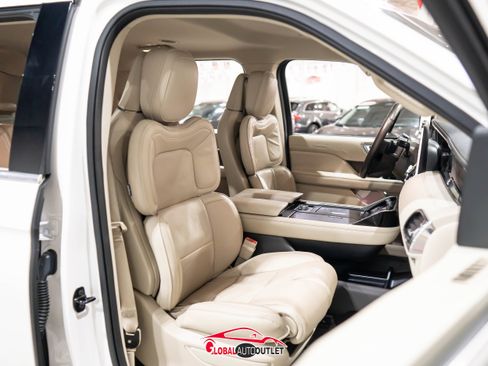 Used 2018 Lincoln Navigator Select w/ Technology Package image 17