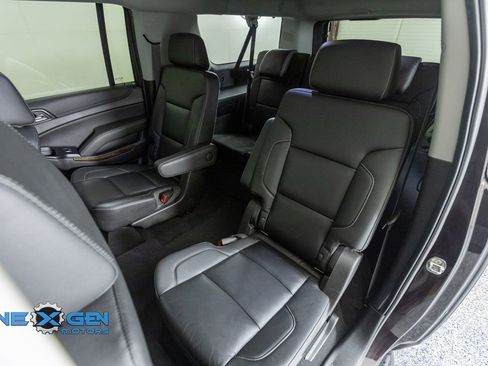 Used 2020 Chevrolet Suburban LT w/ Luxury Package AWD/4WD image 34