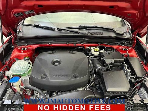 Used 2019 Volvo XC40 T5 Momentum image 10