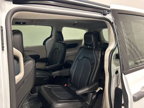 Used 2024 Chrysler Pacifica Touring-L w/ Road Tripper Package FWD image 31