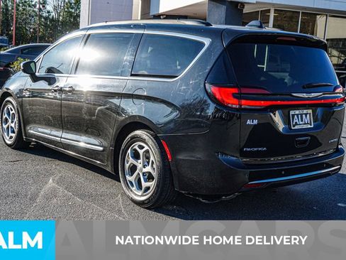 Used 2023 Chrysler Pacifica Limited FWD image 5