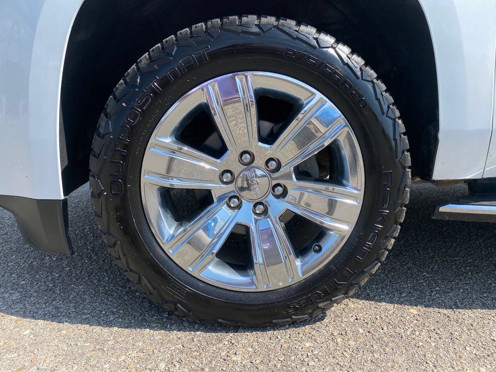 Used 2018 GMC Yukon XL SLT w/ Open Road Package AWD/4WD image 27