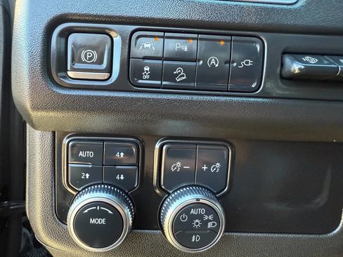 Used 2021 GMC Yukon XL AT4 w/ Technology Package image 30