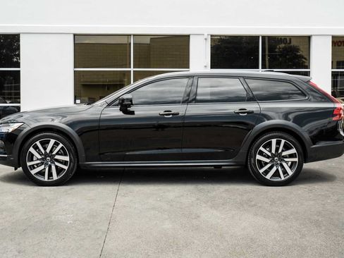 Used 2025 Volvo V90 B6 Cross Country Plus w/ Protection Package Premier AWD/4WD image 12