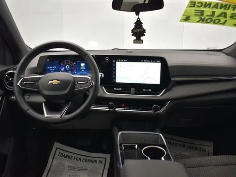 Used 2025 Chevrolet Equinox LT image 19