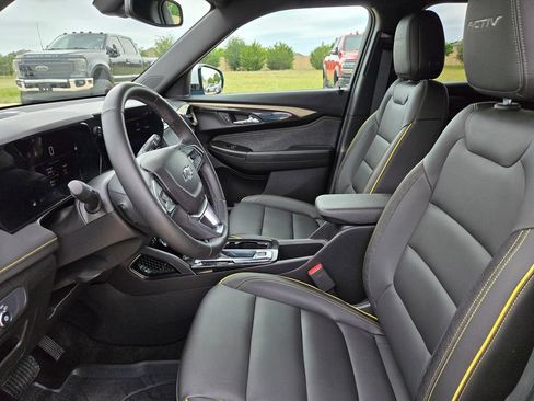 Used 2025 Chevrolet TrailBlazer ACTIV w/ Convenience Package FWD image 9