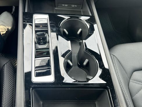 Used 2024 Volkswagen Atlas Cross Sport SE image 24