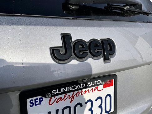 Used 2019 Jeep Grand Cherokee Altitude image 9