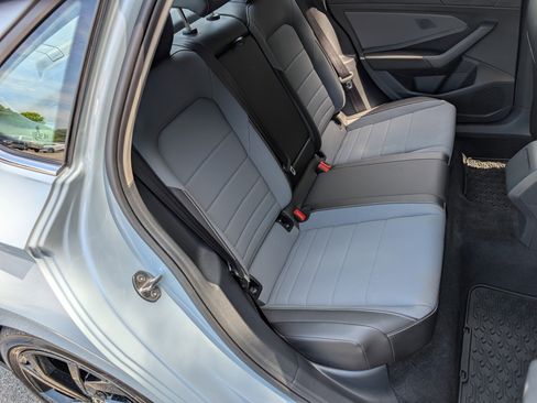 Used 2025 Volkswagen Jetta SE w/ Sunroof Package FWD image 20