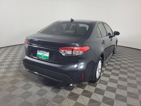 Used 2021 Toyota Corolla LE w/ LE Convenience Package FWD image 9
