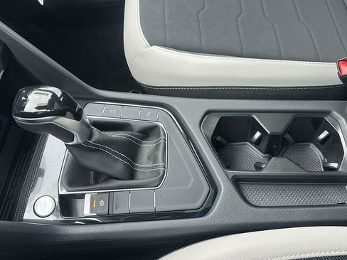 New 2026 Volkswagen Taos SE image 22