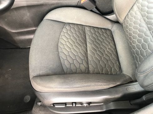 Used 2019 Chevrolet Equinox LT image 22