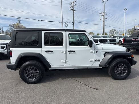 Used 2025 Jeep Wrangler Sport S image 6
