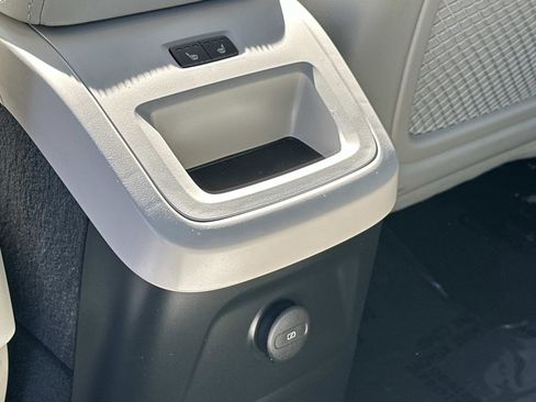 Certified 2025 Volvo XC60 T8 Core w/ Protection Package Premier image 22